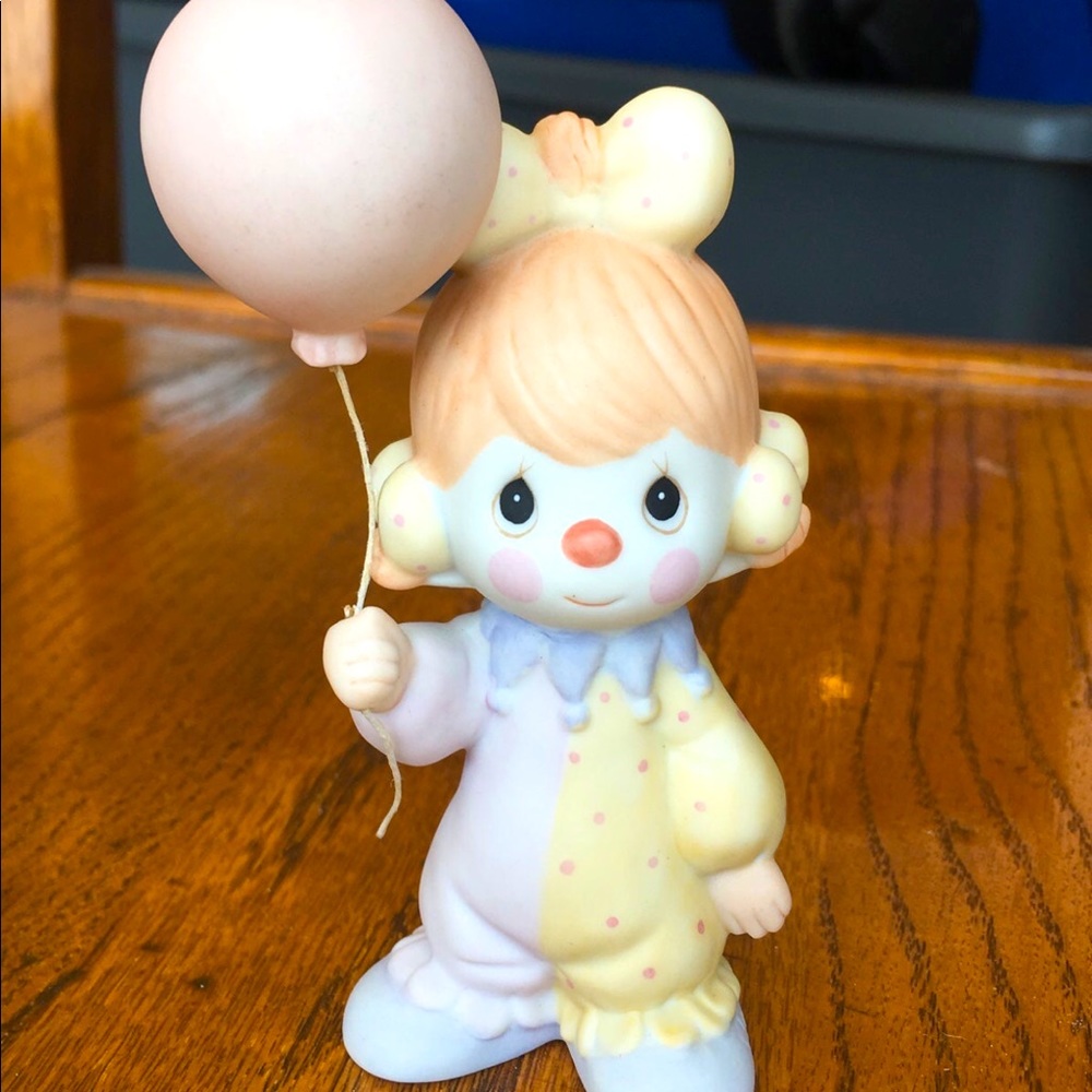 Precious Moments clowns porcelain figurine sold in original box